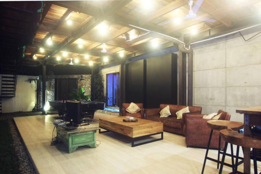Villa Amalura I Yogyakarta Exterior photo